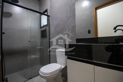 Casa - Térrea com piscina com 2 dormitórios (sendo 1 suite(s)) a 2,50 metros praia.