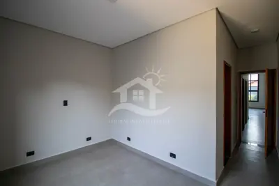 Casa - Térrea com 2 dormitórios (sendo 1 suite(s)) a 2,50 metros praia.