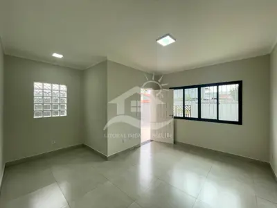 Casa - Térrea com 2 dormitórios (sendo 1 suite(s)) a 900,00 metros praia.