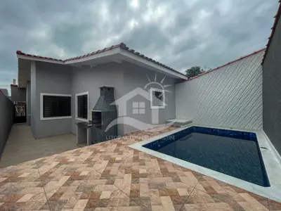 Casa - Térrea com 2 dormitórios (sendo 1 suite(s)) a 900,00 metros praia.