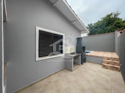 Casa - Térrea com 2 dormitórios (sendo 1 suite(s)) a 900,00 metros praia.