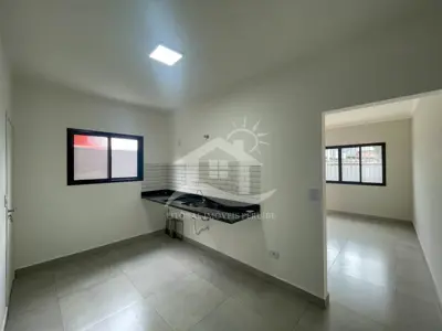 Casa - Térrea com 2 dormitórios (sendo 1 suite(s)) a 900,00 metros praia.