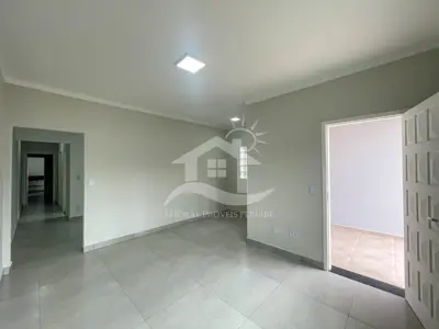 Casa - Térrea com 2 dormitórios (sendo 1 suite(s)) a 900,00 metros praia.