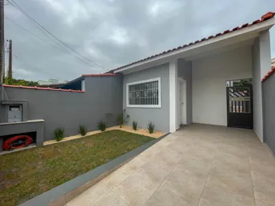 Casa - Térrea com 2 dormitórios (sendo 1 suite(s)) a 900,00 metros praia.