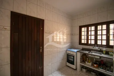 Casa - Térrea com 3 dormitórios  a 300,00 metros praia.