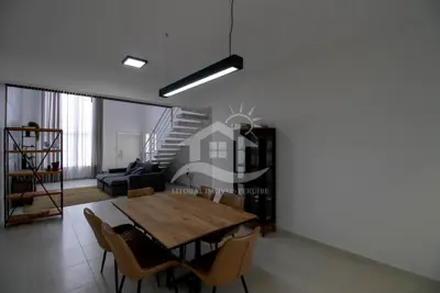 Casa - Sobrado com 3 dormitórios (sendo 2 suite(s)) a 1200,00 metros praia.