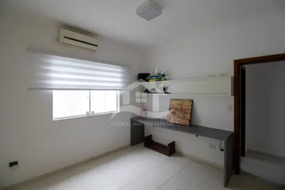 Casa - Sobrado com 3 dormitórios (sendo 2 suite(s)) a 1200,00 metros praia.