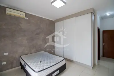 Casa - Sobrado com 3 dormitórios (sendo 2 suite(s)) a 1200,00 metros praia.