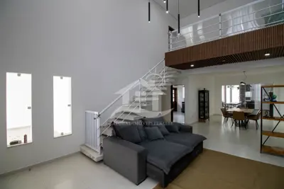 Casa - Sobrado com 3 dormitórios (sendo 2 suite(s)) a 1200,00 metros praia.