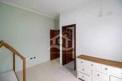 Casa - Sobrado com 3 dormitórios (sendo 2 suite(s)) a 1200,00 metros praia.