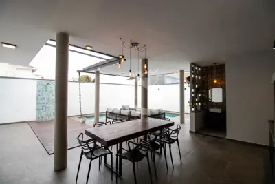 Casa - Sobrado com 3 dormitórios (sendo 2 suite(s)) a 1200,00 metros praia.