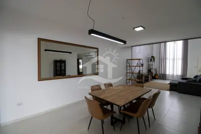Casa - Sobrado com 3 dormitórios (sendo 2 suite(s)) a 1200,00 metros praia.