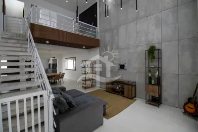 Casa - Sobrado com 3 dormitórios (sendo 2 suite(s)) a 1200,00 metros praia.