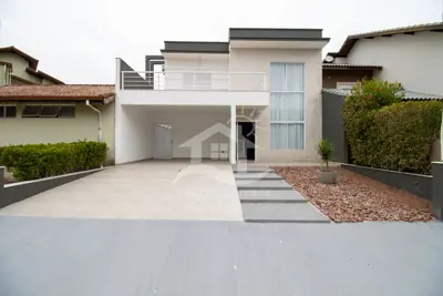 Casa - Sobrado com 3 dormitórios (sendo 2 suite(s)) a 1200,00 metros praia.