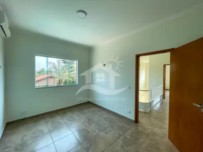 Casa - Sobrado com 3 dormitórios (sendo 3 suite(s)) a 500,00 metros praia.