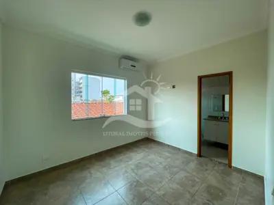 Casa - Sobrado com 3 dormitórios (sendo 3 suite(s)) a 500,00 metros praia.