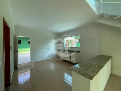 Casa - Sobrado com 3 dormitórios (sendo 3 suite(s)) a 500,00 metros praia.