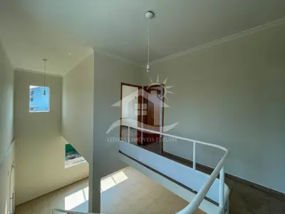 Casa - Sobrado com 3 dormitórios (sendo 3 suite(s)) a 500,00 metros praia.