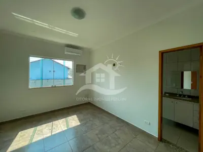 Casa - Sobrado com 3 dormitórios (sendo 3 suite(s)) a 500,00 metros praia.