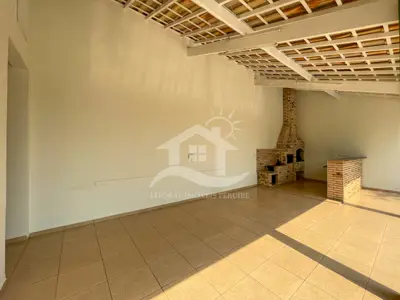 Casa - Sobrado com 3 dormitórios (sendo 3 suite(s)) a 500,00 metros praia.