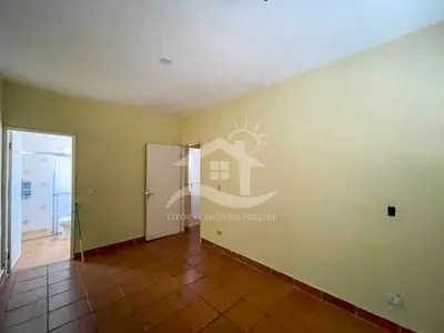 Casa - Térrea com 3 dormitórios (sendo 1 suite(s)) a 300,00 metros praia.