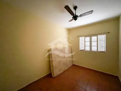 Casa - Térrea com 3 dormitórios (sendo 1 suite(s)) a 300,00 metros praia.