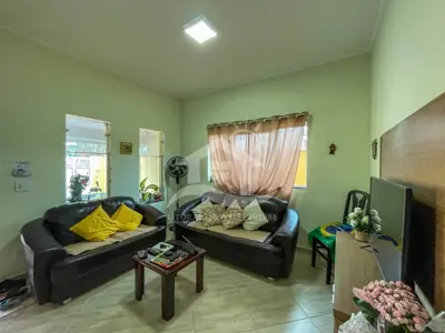 Casa - Sobrado com 3 dormitórios (sendo 3 suite(s)) a 1500 metros praia.