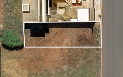 Terreno - Amplo com  quartos  a 650,00 metros praia.