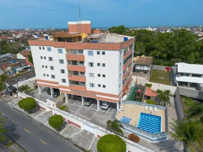 Apartamento - Alto com 2 dormitórios (sendo 1 suite(s)) a 800,00 metros praia.