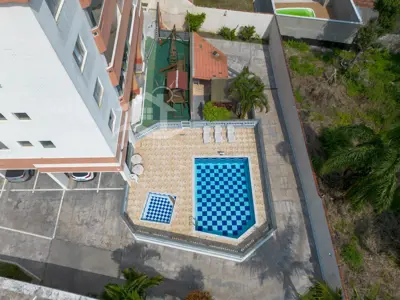 Apartamento - Alto com 2 dormitórios (sendo 1 suite(s)) a 800,00 metros praia.