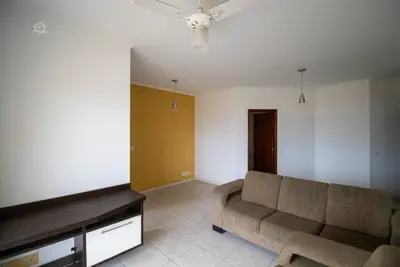 Apartamento - Alto com 2 dormitórios (sendo 1 suite(s)) a 800,00 metros praia.