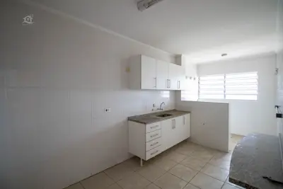 Apartamento - Alto com 2 dormitórios (sendo 1 suite(s)) a 800,00 metros praia.