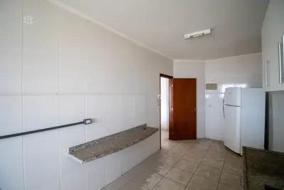 Apartamento - Alto com 2 dormitórios (sendo 1 suite(s)) a 800,00 metros praia.