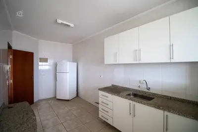 Apartamento - Alto com 2 dormitórios (sendo 1 suite(s)) a 800,00 metros praia.