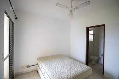 Apartamento - Alto com 2 dormitórios (sendo 1 suite(s)) a 800,00 metros praia.