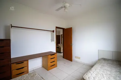 Apartamento - Alto com 2 dormitórios (sendo 1 suite(s)) a 800,00 metros praia.