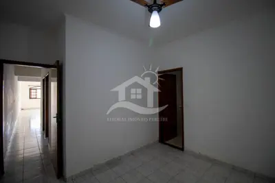 Casa - Térrea com 2 dormitórios (sendo 1 suite(s)) a 800,00 metros praia.