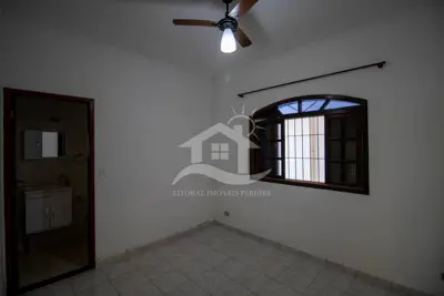 Casa - Térrea com 2 dormitórios (sendo 1 suite(s)) a 800,00 metros praia.