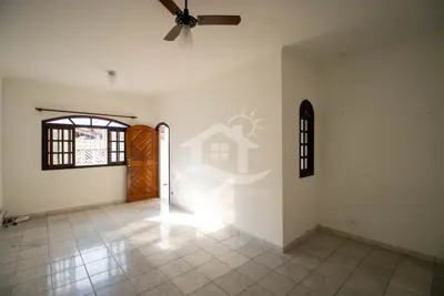 Casa - Térrea com 2 dormitórios (sendo 1 suite(s)) a 800,00 metros praia.