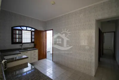 Casa - Térrea com 2 dormitórios (sendo 1 suite(s)) a 800,00 metros praia.