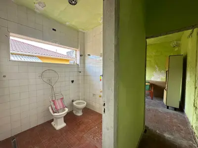 Casa - Térrea com 3 quartos (sendo 0 suite(s)) a 150,00 metros praia.