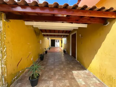 Casa - Térrea com 3 quartos (sendo 0 suite(s)) a 150,00 metros praia.