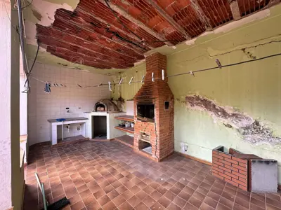 Casa - Térrea com 3 quartos (sendo 0 suite(s)) a 150,00 metros praia.