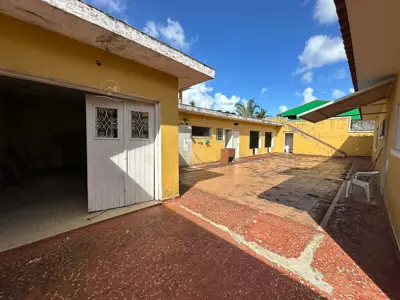 Casa - Térrea com 3 quartos (sendo 0 suite(s)) a 150,00 metros praia.