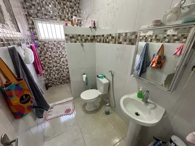 Casa - Térrea com 3 quartos (sendo 0 suite(s)) a 150,00 metros praia.