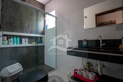 Casa - Sobrado com 3 dormitórios (sendo 3 suite(s)) a 600,00 metros praia.