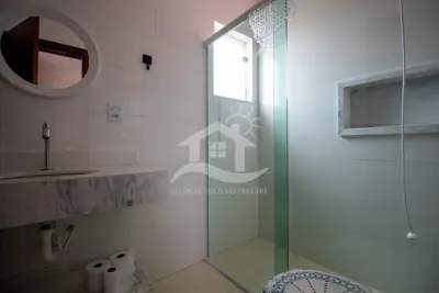 Casa - Sobrado com 3 dormitórios (sendo 3 suite(s)) a 600,00 metros praia.