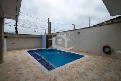 Casa - Sobrado com 3 dormitórios (sendo 3 suite(s)) a 600,00 metros praia.