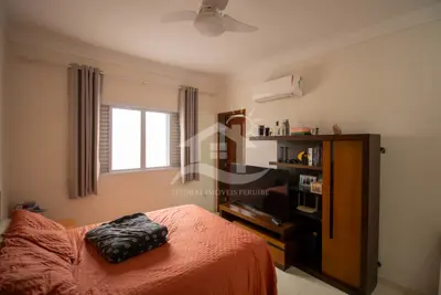 Casa - Sobrado com 3 dormitórios (sendo 3 suite(s)) a 600,00 metros praia.