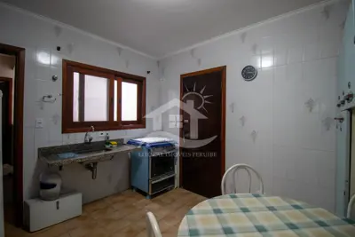 Apartamento - Amplo com 3 dormitórios (sendo 1 suite(s)) a 400,00 metros praia.